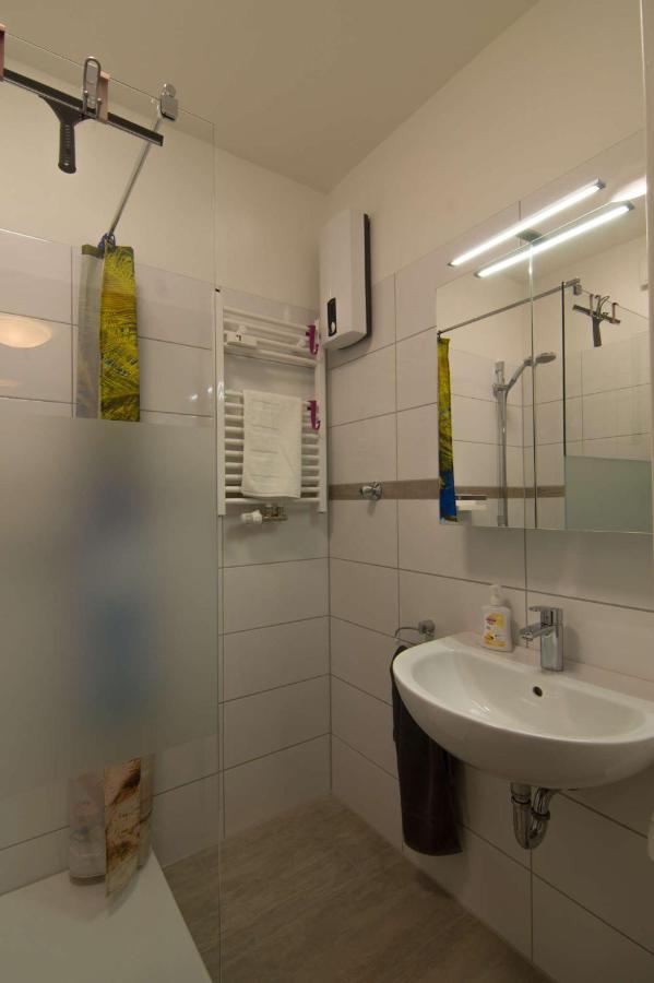 Ferienwohnung 'Zimmer Frei' Гельзенкірхен Екстер'єр фото